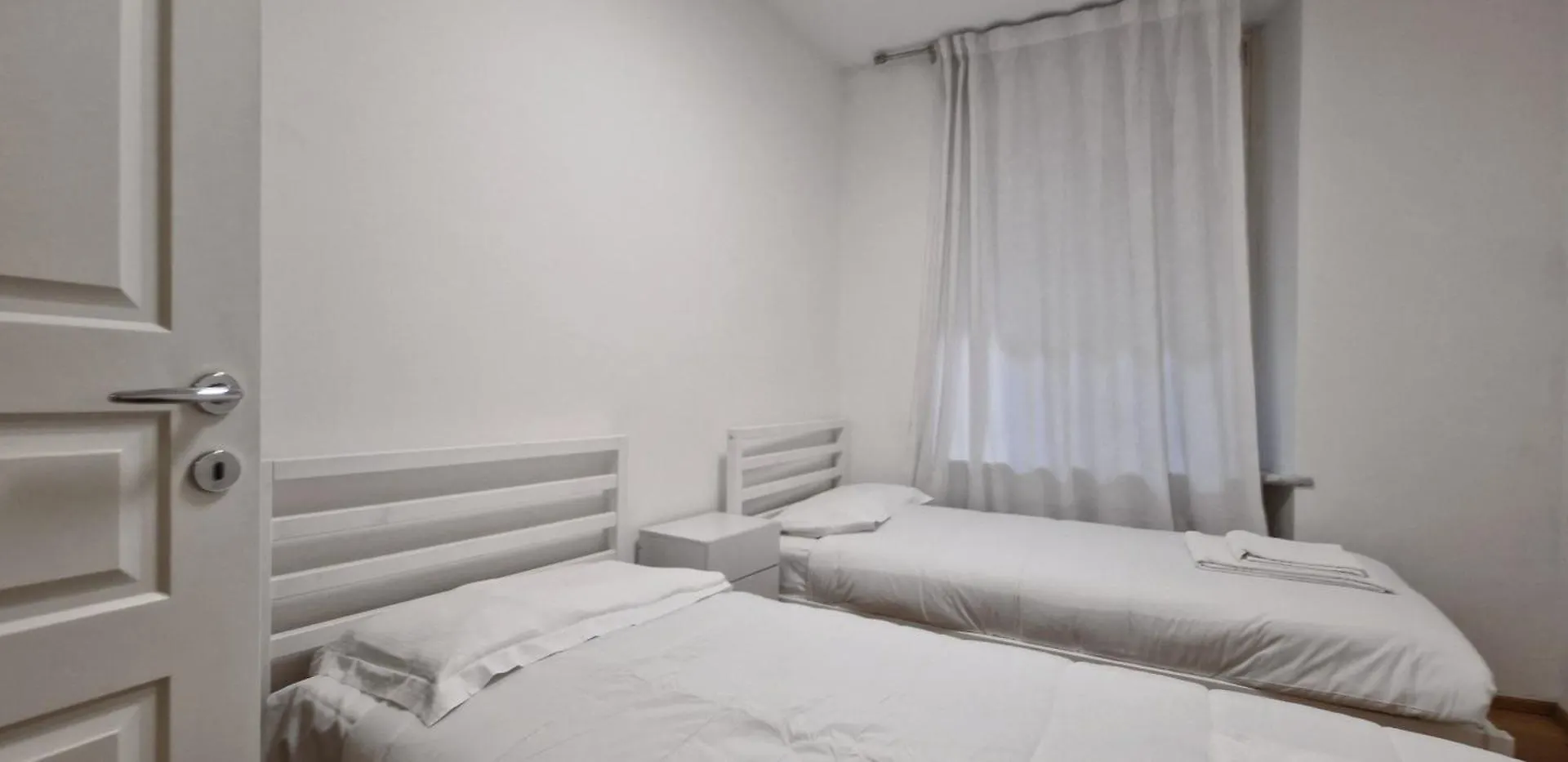 10' Piazza Erbe, Elegance In The Heart Of Verona Apartment