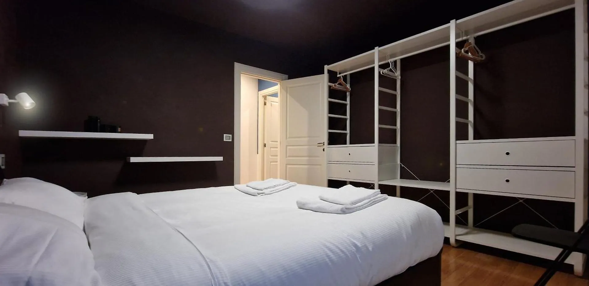 10' Piazza Erbe, Elegance In The Heart Of Verona Italy